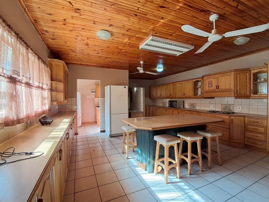 To Let 7 Bedroom Property for Rent in Humansdorp Eastern Cape